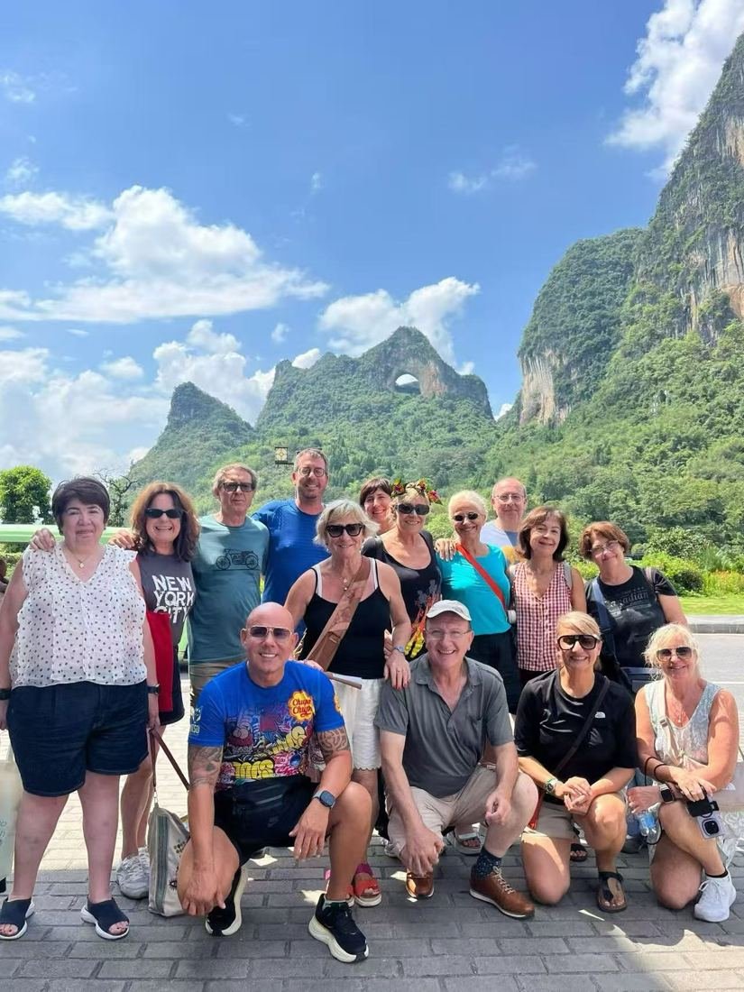 Moon Hill group photo, Yangshuo, Guilin · DE tour group