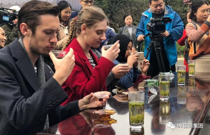 Tea tasting with local tea masters, Culture day