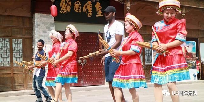Village welcome with traditional dancers, Culture day