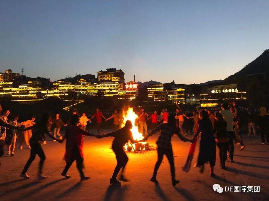 Bonfire night in an old town, Evening program